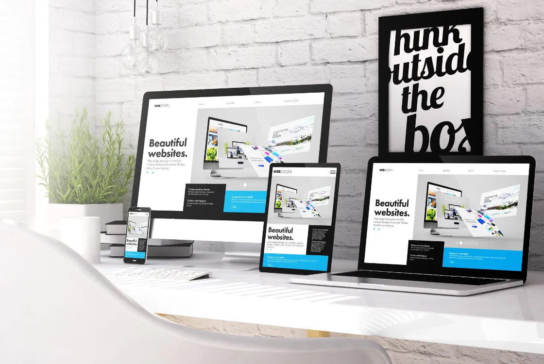 Smartphone menampilkan desain website responsif mobile-first yang dioptimasi