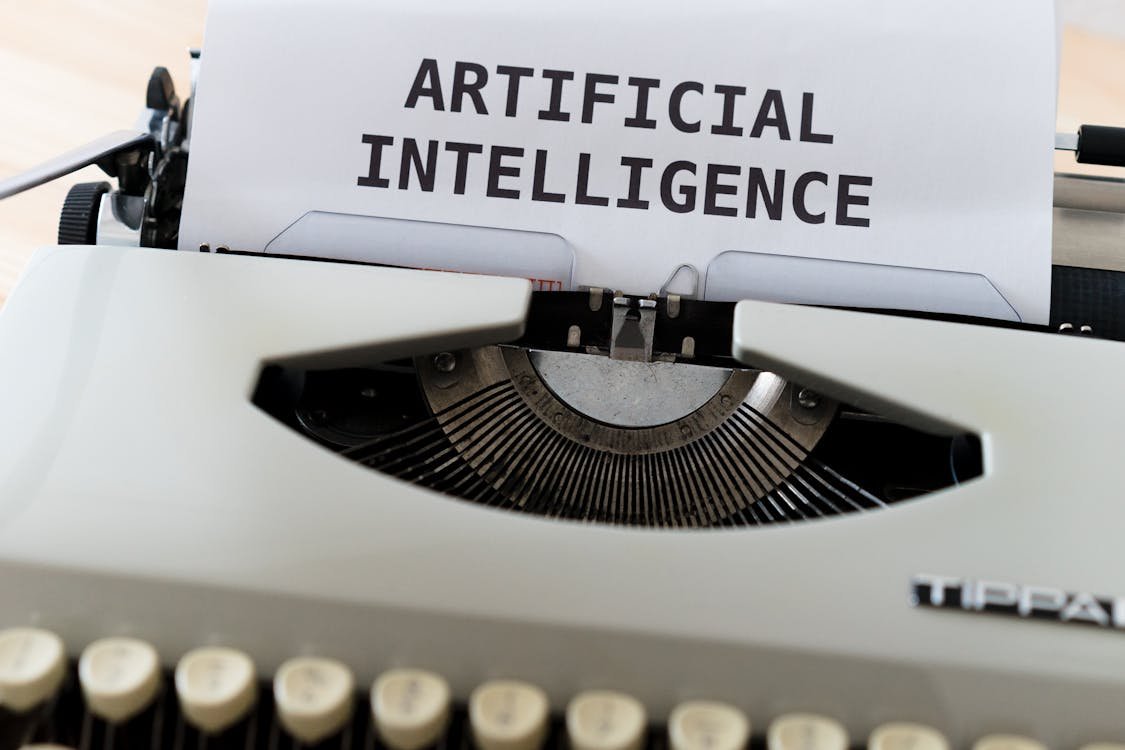 Business analyst menggunakan AI tools untuk strategi konten