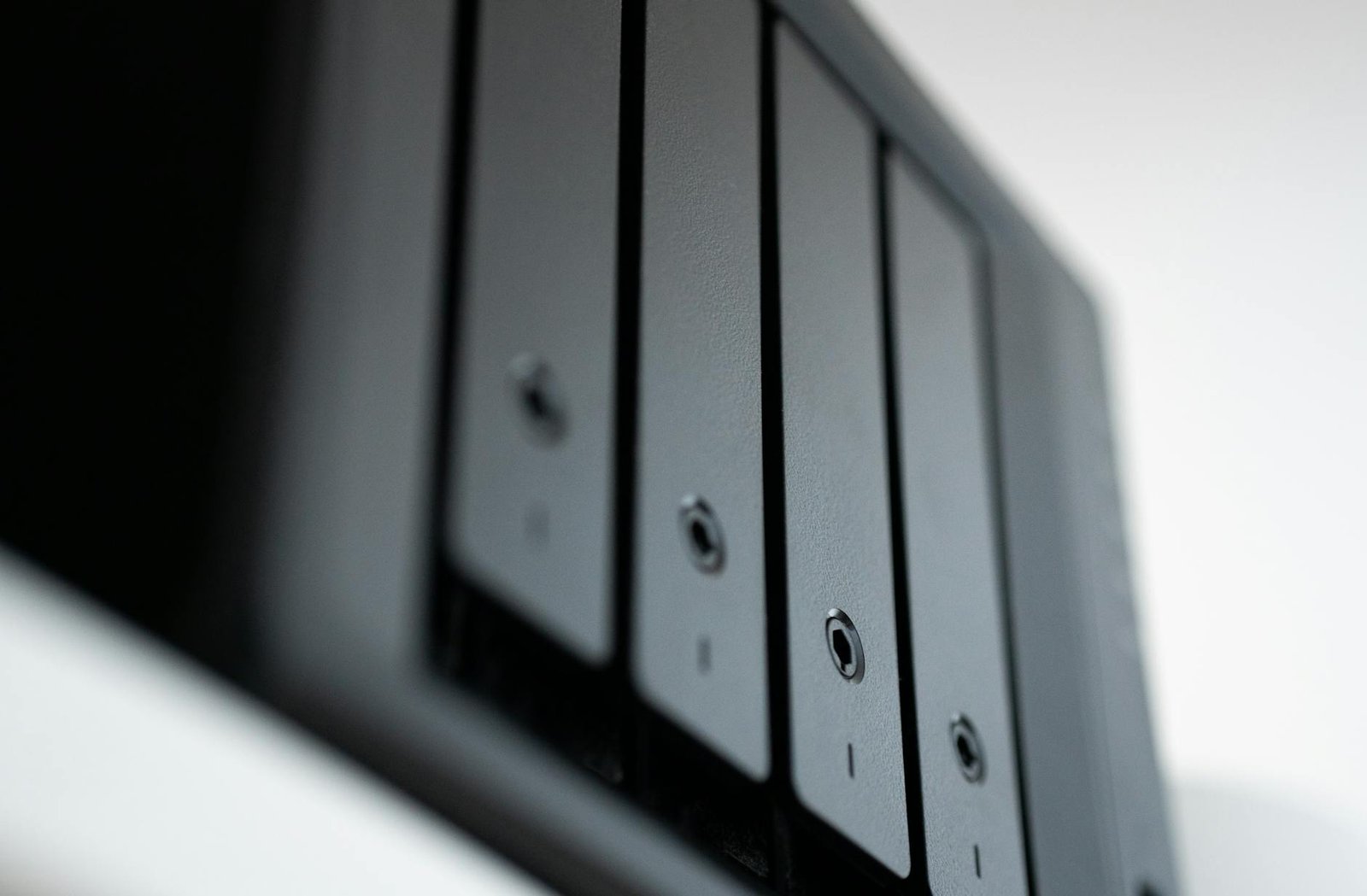 Server data storage modern untuk backup website WordPress dengan keamanan tinggi
